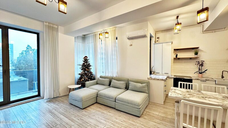 C-ta, Bd. Mamaia apartament 3 camere etaj 1, 95.42 mpt, comision 0%