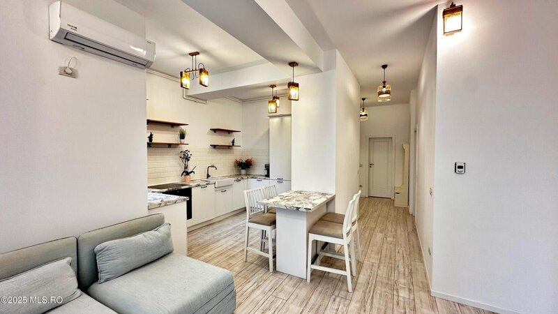 C-ta, Bd. Mamaia apartament 3 camere etaj 1, 95.42 mpt, comision 0%