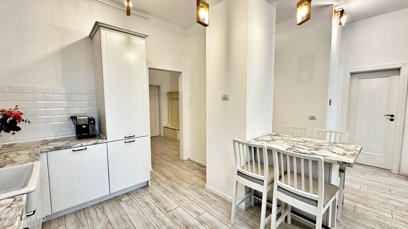 C-ta, Bd. Mamaia apartament 3 camere etaj 1, 95.42 mpt, comision 0%