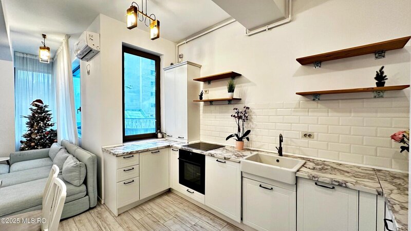 C-ta, Bd. Mamaia apartament 3 camere etaj 1, 95.42 mpt, comision 0%