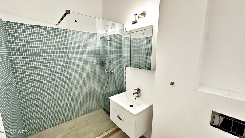 C-ta, Bd. Mamaia apartament 3 camere etaj 1, 95.42 mpt, comision 0%