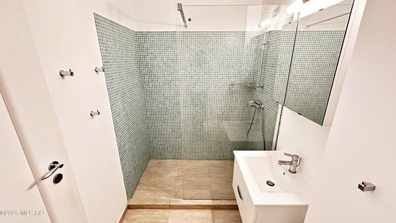 C-ta, Bd. Mamaia apartament 3 camere etaj 1, 95.42 mpt, comision 0%