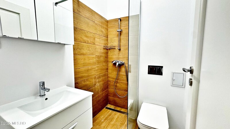 C-ta, Bd. Mamaia apartament 3 camere etaj 1, 95.42 mpt, comision 0%