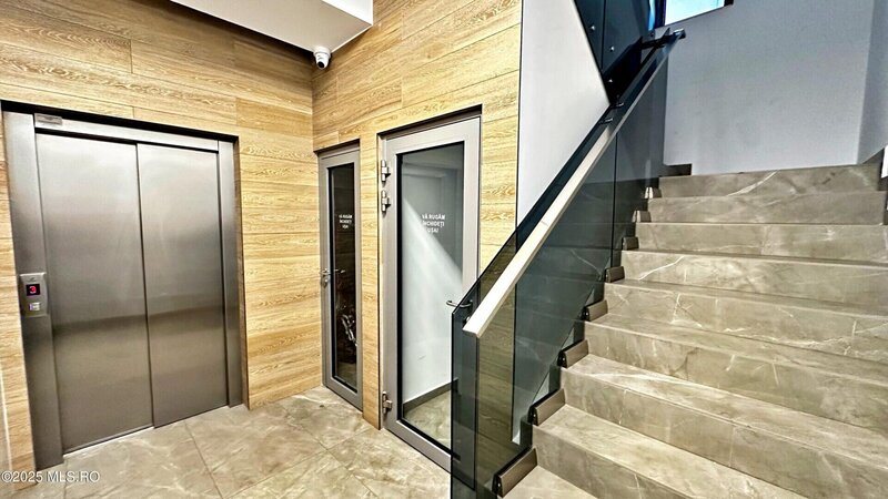 C-ta, Bd. Mamaia apartament 3 camere etaj 1, 95.42 mpt, comision 0%